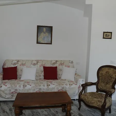 Medieval House Daire Ventimiglia